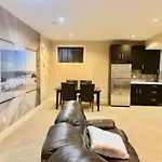 Luxury 3700 Sq/ 5 Bedroom/ Jettedtub/ 4 Fireplaces