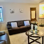 Luxury 3700 Sq/ 5 Bedroom/ Jettedtub/ 4 Fireplaces