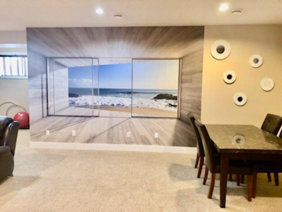 Luxury 3700 Sq/ 5 Bedroom/ Jettedtub/ 4 Fireplaces Villa *