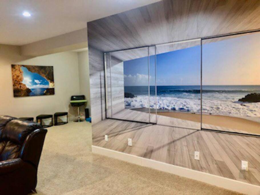 Luxury 3700 Sq/ 5 Bedroom/ Jettedtub/ 4 Fireplaces Villa
