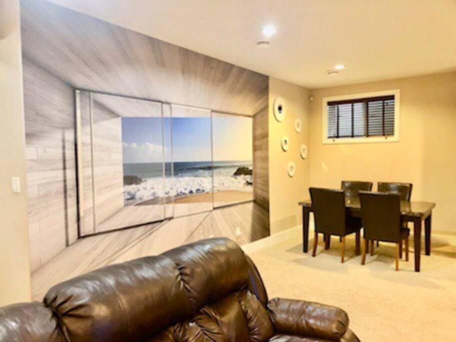 Villa Luxury 3700 Sq/ 5 Bedroom/ Jettedtub/ 4 Fireplaces *
