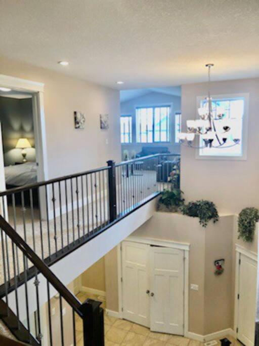 Villa Luxury 3700 Sq/ 5 Bedroom/ Jettedtub/ 4 Fireplaces
